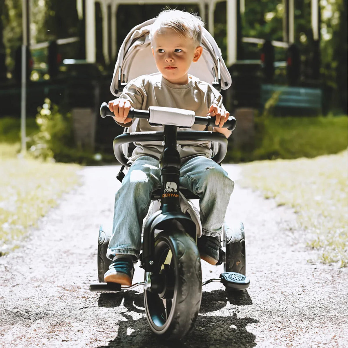Explorer Luxe Tricycle with push bar - Foldable with basket cream