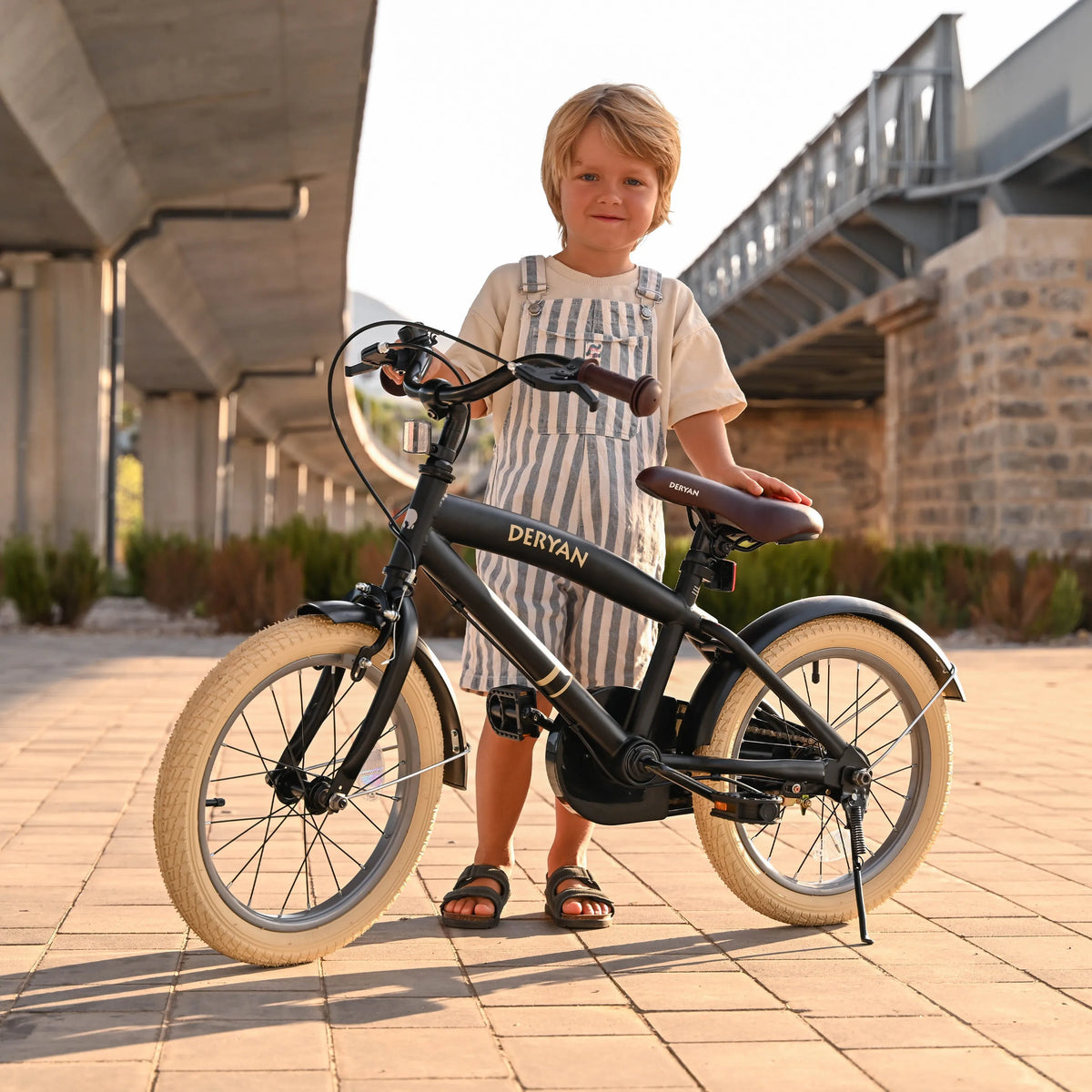 Coastline Children's Bike with Kickstand - 16 Inches
