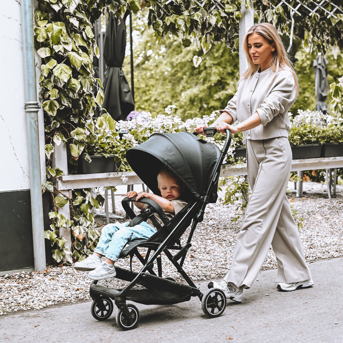 Luxury Easy² Lightweight Stroller - Black