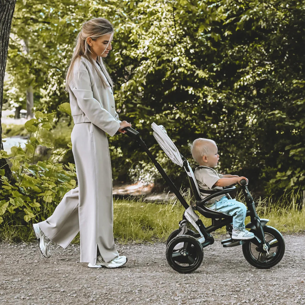 Explorer Luxe Tricycle with push bar - Foldable with basket cream