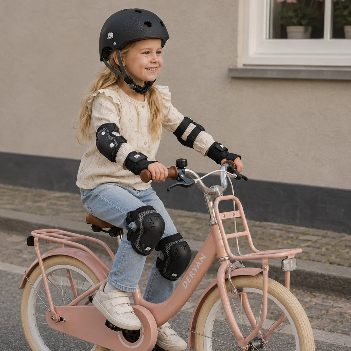 Children's Helmet, Black - Size M