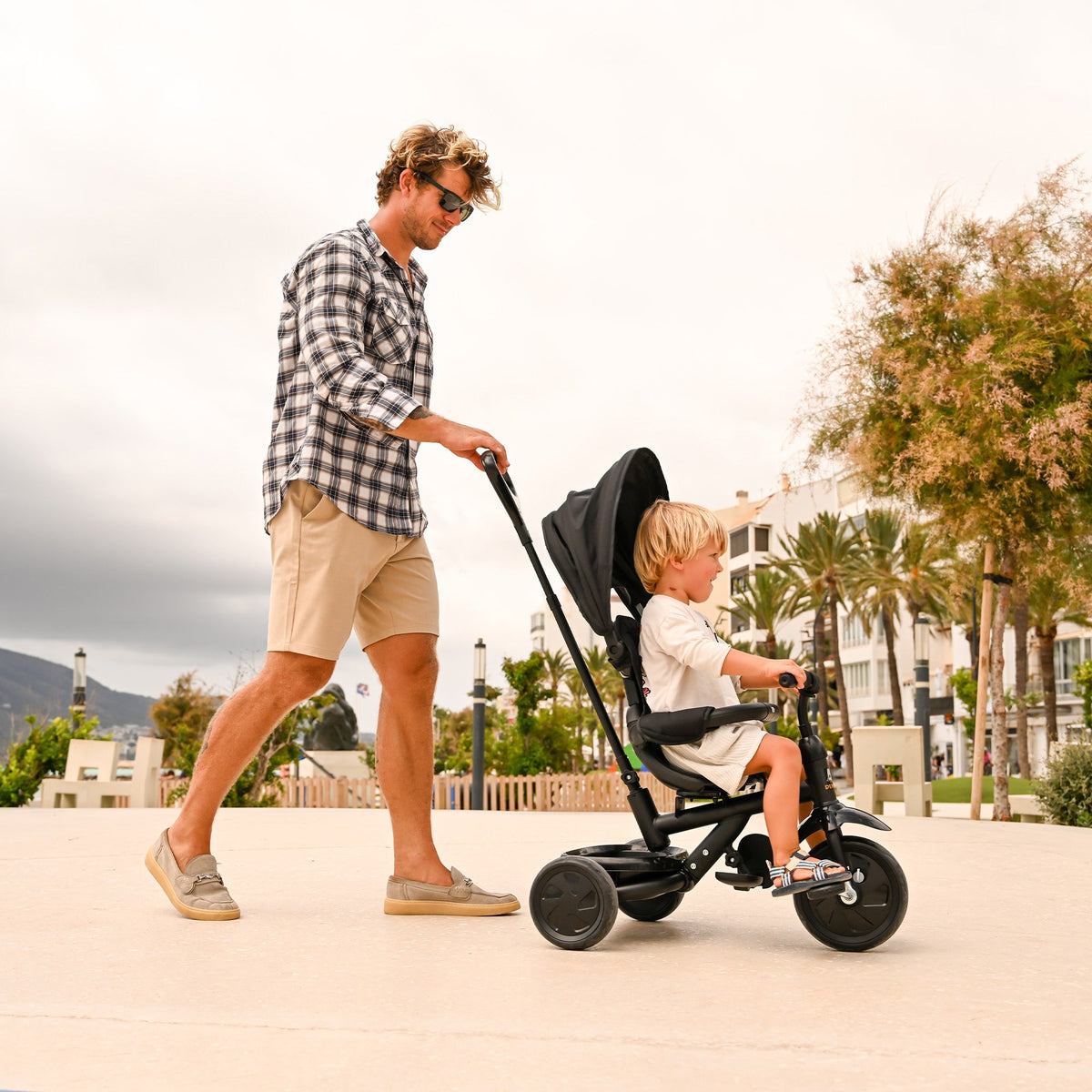 Adventurer Tricycle with push bar Black
